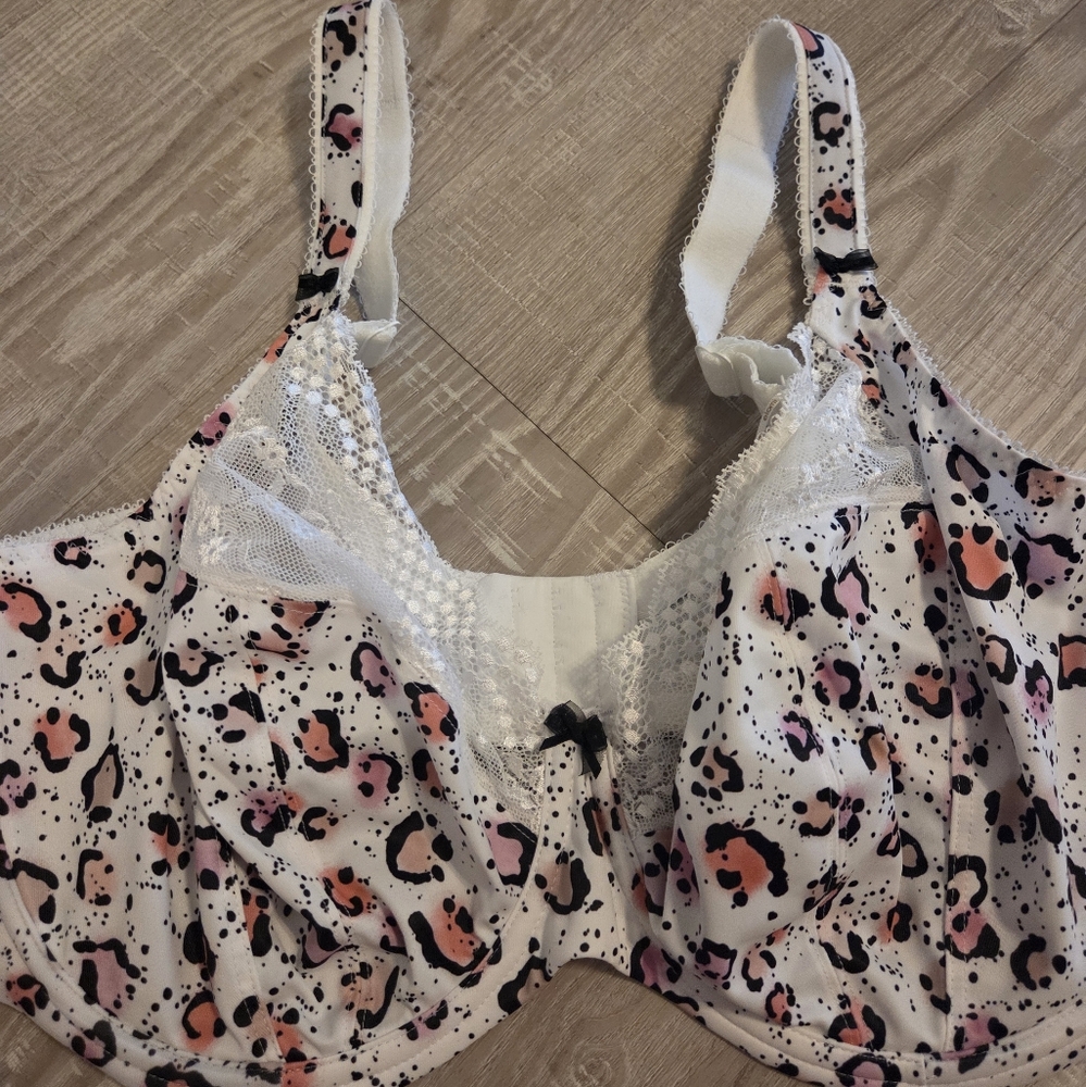 Elomi 40G NWT Leopard Print Bra with Lace Detail